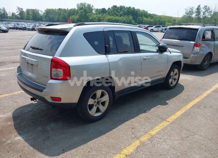 Photo 4 of 2011 Jeep Compass (VIN 1J4NT1FBXBD290734)