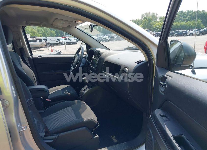 Photo 5 of 2011 Jeep Compass (VIN 1J4NT1FBXBD290734)