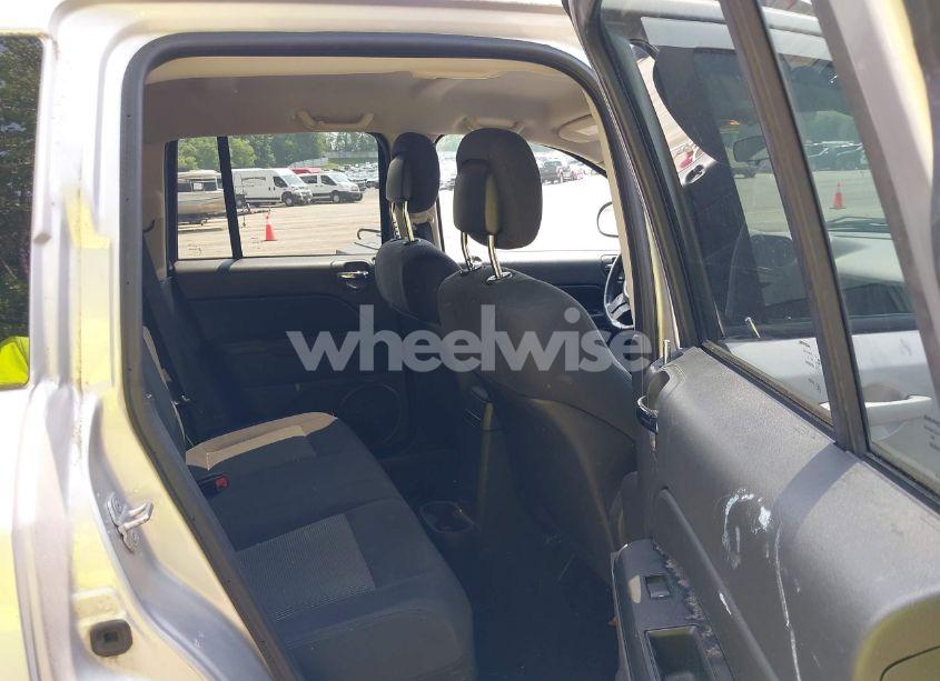 Photo 8 of 2011 Jeep Compass (VIN 1J4NT1FBXBD290734)