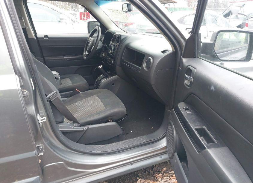 Photo 5 of 2011 Jeep Patriot SPORT (VIN 1J4NT1GA2BD236771)