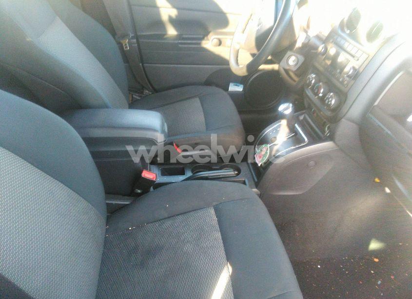 Photo 5 of 2010 Jeep Patriot SPORT (VIN 1J4NT1GAXAD624717)