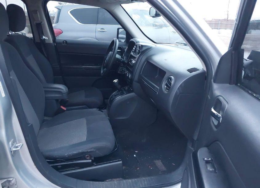 Photo 5 of 2011 Jeep Patriot SPORT (VIN 1J4NT1GAXBD264009)