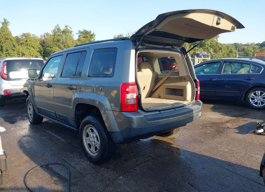 Photo 3 of 2011 Jeep Patriot SPORT (VIN 1J4NT1GAXBD285779)