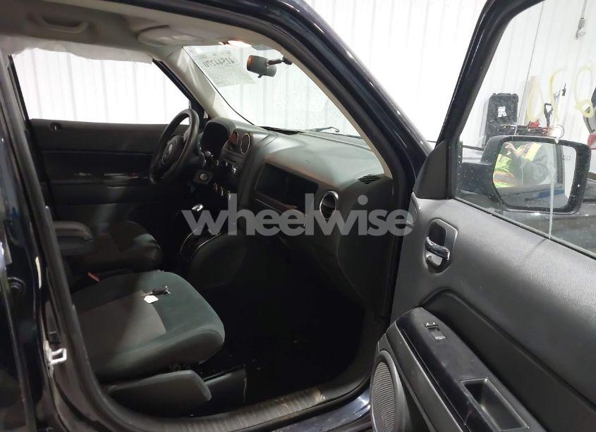 Photo 5 of 2011 Jeep Patriot SPORT (VIN 1J4NT1GB6BD142692)