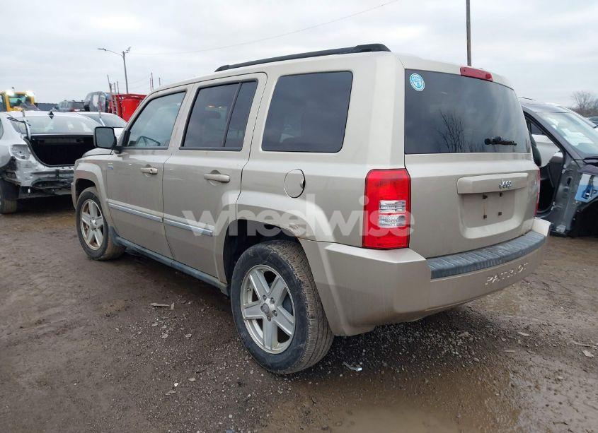 Photo 3 of 2010 Jeep Patriot SPORT (VIN 1J4NT1GBXAD634947)