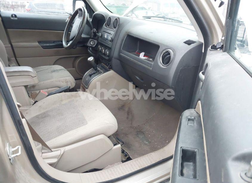 Photo 5 of 2010 Jeep Patriot SPORT (VIN 1J4NT1GBXAD634947)