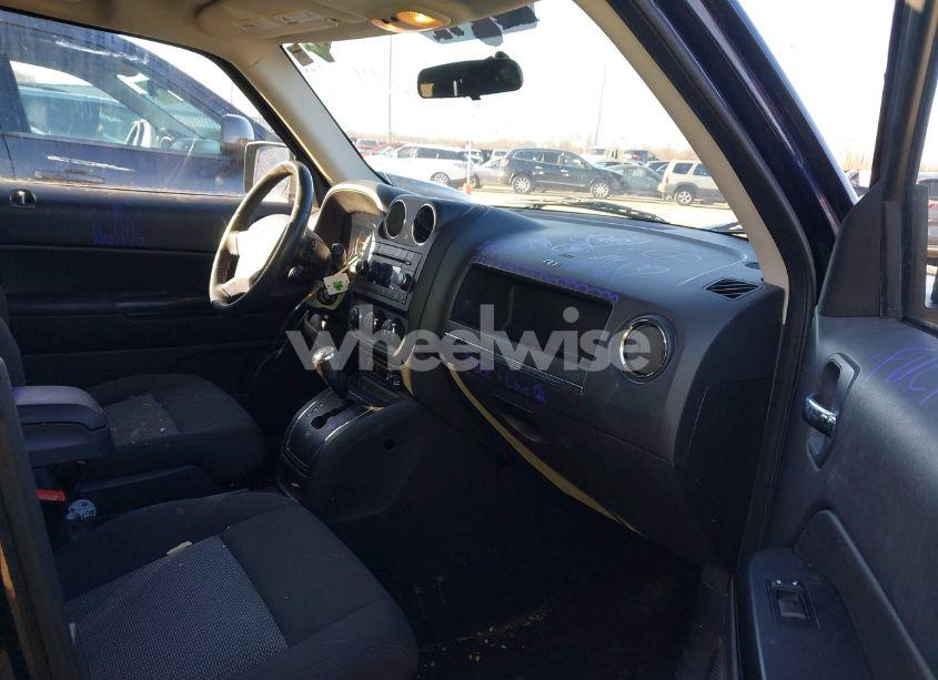 Photo 5 of 2010 Jeep Patriot SPORT (VIN 1J4NT1GBXAD647553)