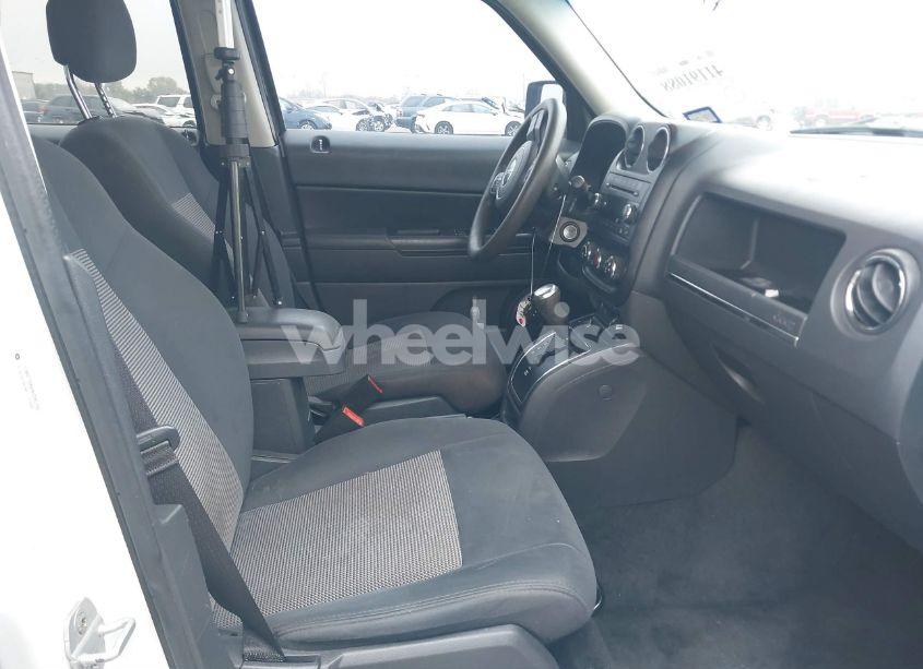 Photo 5 of 2011 Jeep Patriot SPORT (VIN 1J4NT1GBXBD245100)