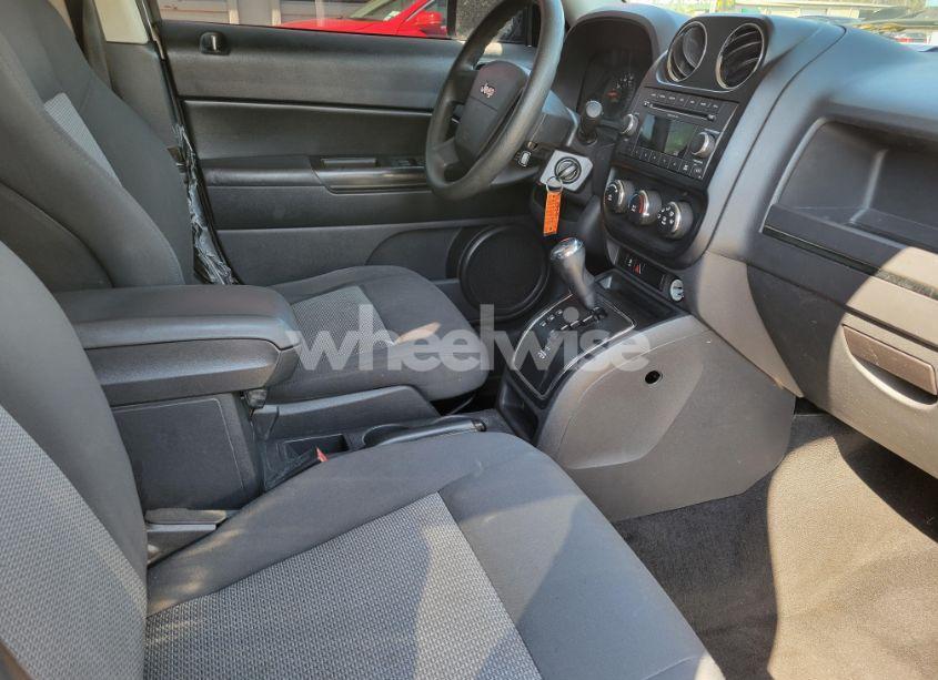 Photo 5 of 2010 Jeep Patriot SPORT (VIN 1J4NT2GA7AD502905)