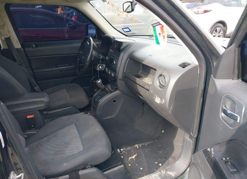 Photo 5 of 2010 Jeep Patriot SPORT (VIN 1J4NT2GB0AD555969)