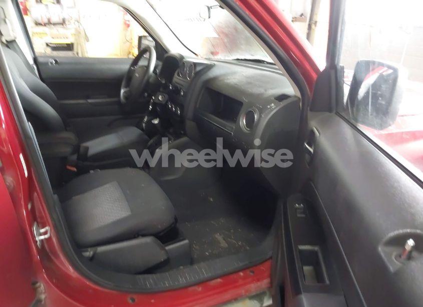 Photo 5 of 2010 Jeep Patriot SPORT/NORTH (VIN 1J4NT2GB0AD600036)