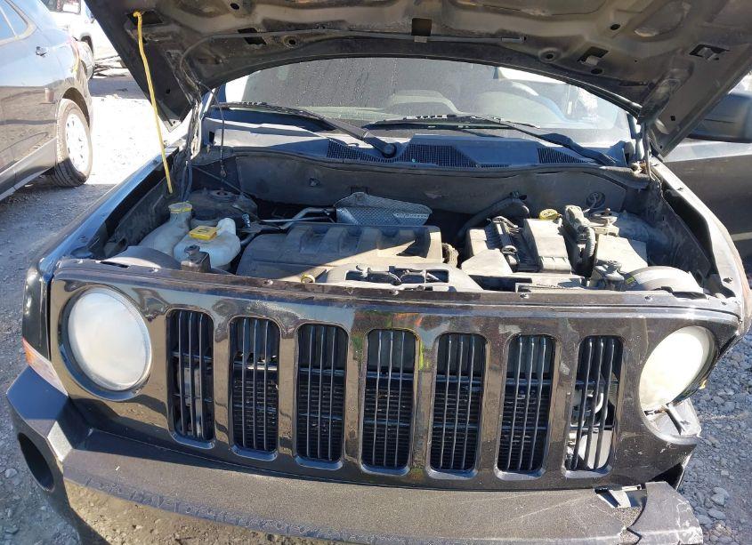 Photo 10 of 2010 Jeep Patriot SPORT (VIN 1J4NT2GB1AD659578)