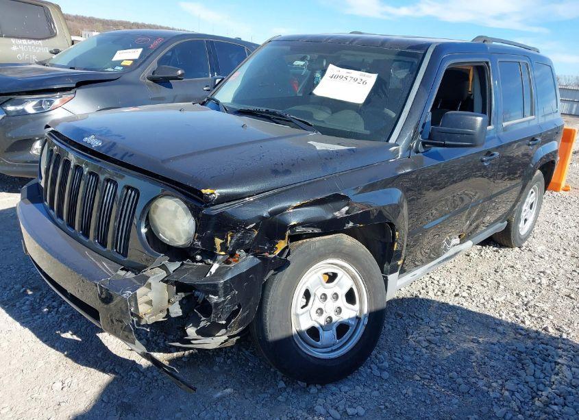 Photo 2 of 2010 Jeep Patriot SPORT (VIN 1J4NT2GB1AD659578)