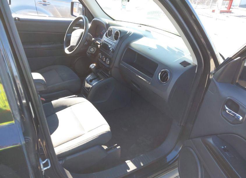 Photo 5 of 2010 Jeep Patriot SPORT (VIN 1J4NT2GB1AD659578)