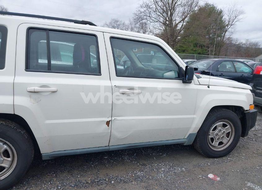 Photo 14 of 2010 Jeep Patriot SPORT (VIN 1J4NT2GB2AD529180)