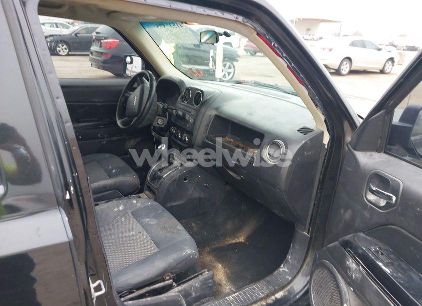 Photo 5 of 2010 Jeep Patriot SPORT (VIN 1J4NT2GB3AD546036)