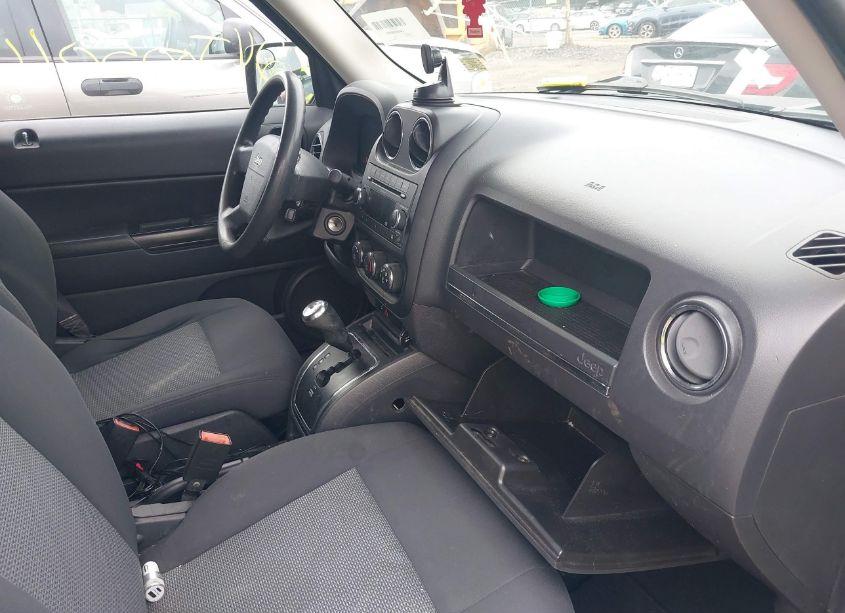 Photo 5 of 2010 Jeep Patriot SPORT/NORTH (VIN 1J4NT2GB4AD655587)