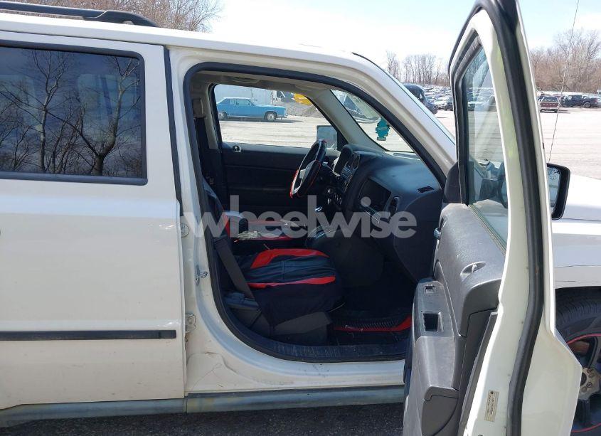 Photo 5 of 2010 Jeep Patriot SPORT (VIN 1J4NT2GB5AD589535)