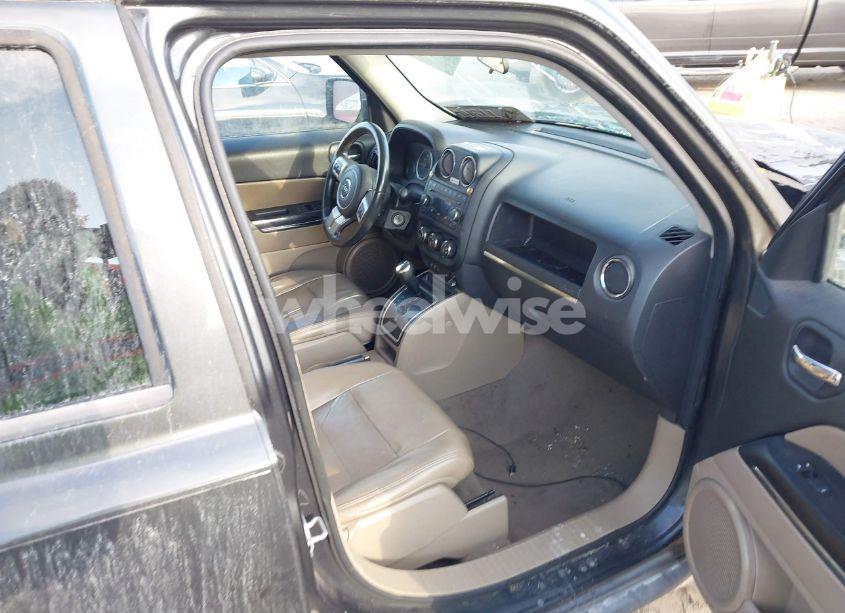 Photo 5 of 2011 Jeep Patriot LATITUDE X (VIN 1J4NT4GB7BD122825)