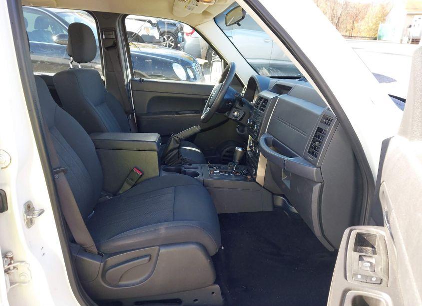 Photo 5 of 2011 Jeep Liberty SPORT (VIN 1J4PN2GK1BW534606)