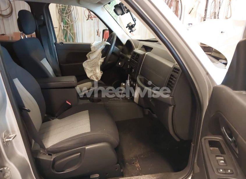 Photo 5 of 2010 Jeep Liberty SPORT (VIN 1J4PN2GK2AW144094)