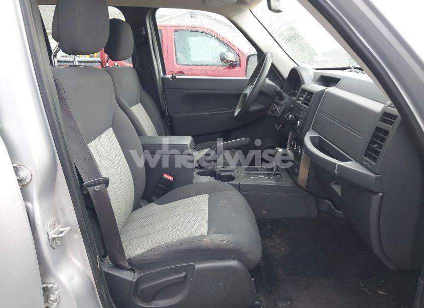 Photo 5 of 2010 Jeep Liberty SPORT (VIN 1J4PN2GK2AW182814)