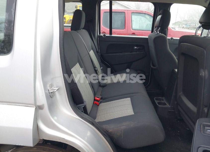 Photo 8 of 2010 Jeep Liberty SPORT (VIN 1J4PN2GK2AW182814)