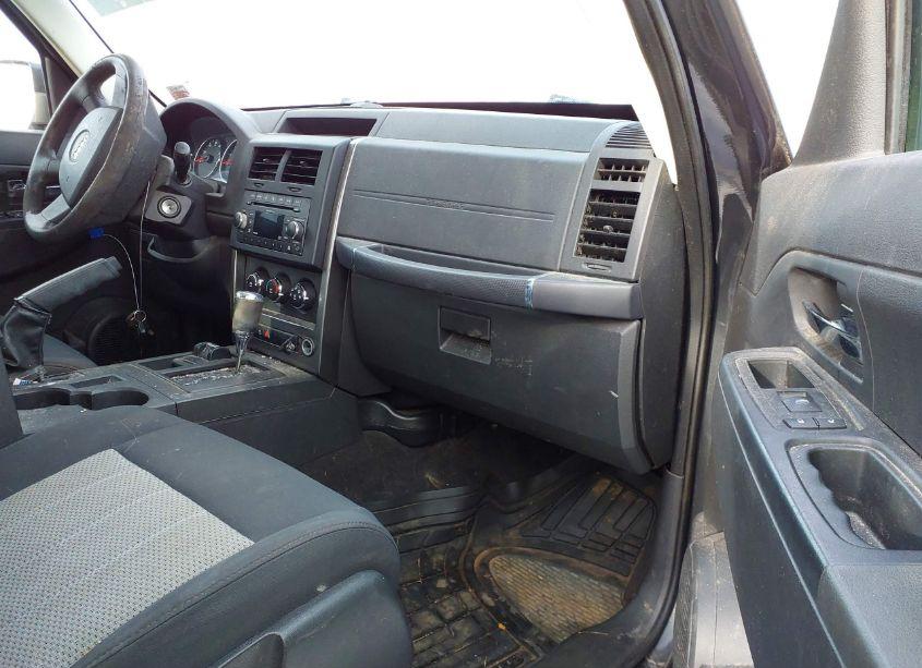 Photo 5 of 2010 Jeep Liberty SPORT (VIN 1J4PN2GK4AW136983)