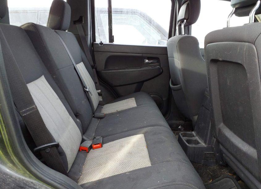 Photo 8 of 2010 Jeep Liberty SPORT (VIN 1J4PN2GK4AW136983)