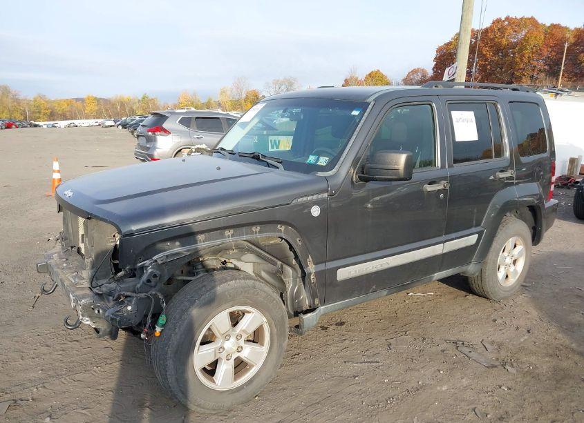 Photo 2 of 2011 Jeep Liberty SPORT (VIN 1J4PN2GK4BW585100)