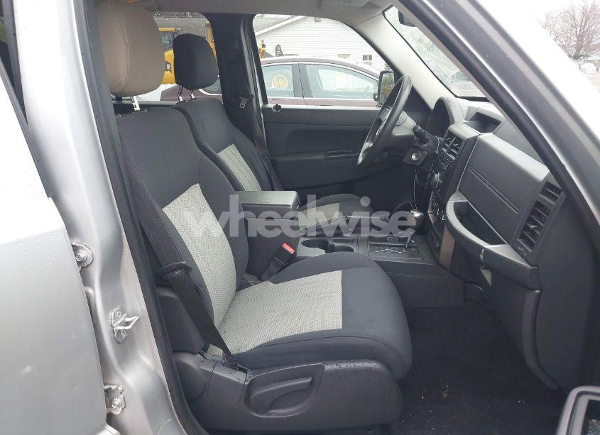 Photo 5 of 2010 Jeep Liberty SPORT (VIN 1J4PN2GK5AW116693)