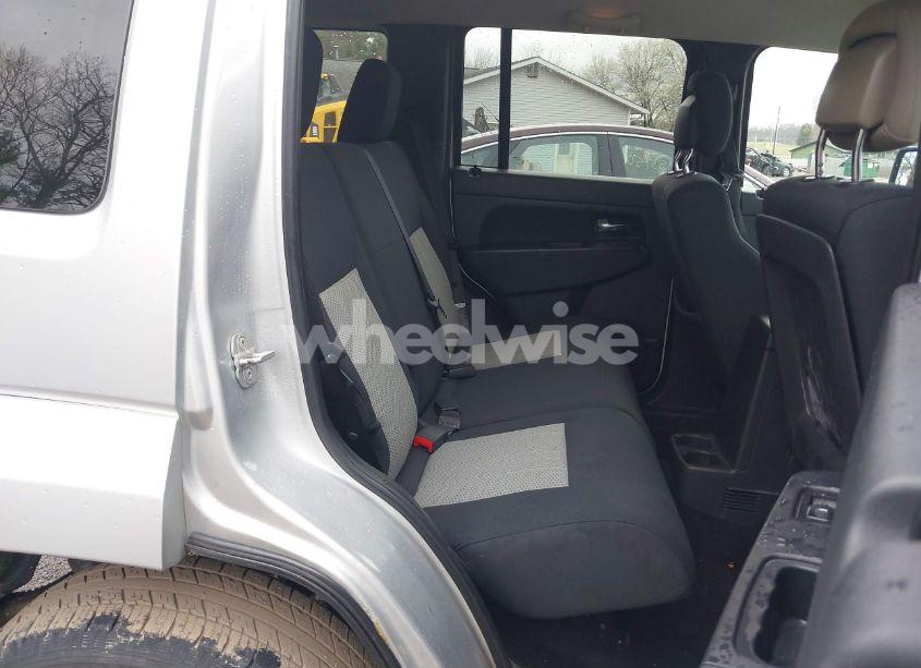 Photo 8 of 2010 Jeep Liberty SPORT (VIN 1J4PN2GK5AW116693)