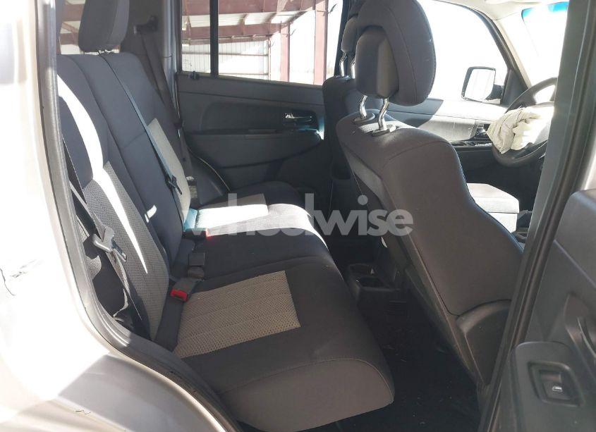 Photo 8 of 2010 Jeep Liberty SPORT (VIN 1J4PN2GK9AW168702)