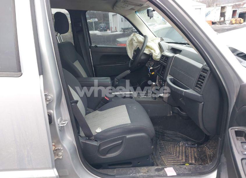 Photo 5 of 2010 Jeep Liberty SPORT (VIN 1J4PN2GKXAW179336)