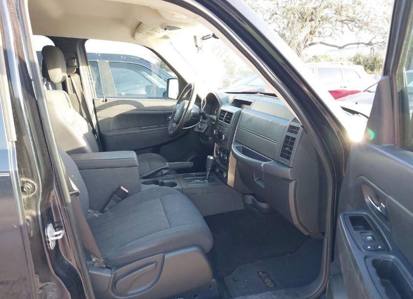 Photo 5 of 2011 Jeep Liberty SPORT (VIN 1J4PP2GK9BW569730)