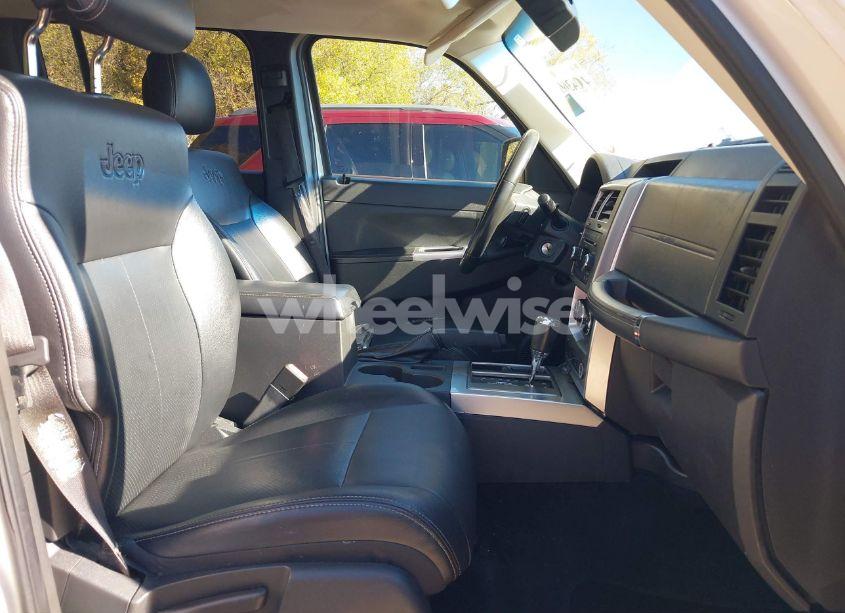 Photo 5 of 2010 Jeep Liberty LIMITED (VIN 1J4PP5GK8AW114366)