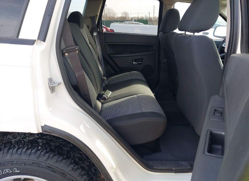 Photo 8 of 2010 Jeep Grand CHEROKEE LAREDO (VIN 1J4PR4GK0AC125125)