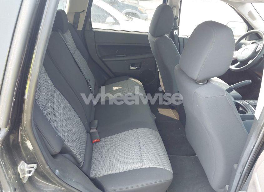 Photo 8 of 2010 Jeep Grand CHEROKEE LAREDO (VIN 1J4PR4GK4AC154644)