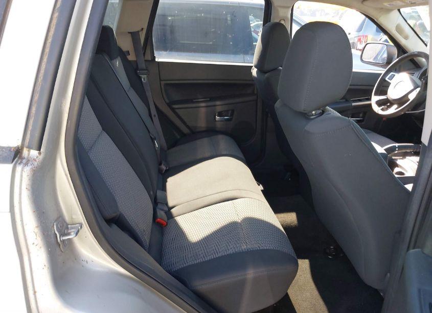 Photo 8 of 2010 Jeep Grand CHEROKEE LAREDO (VIN 1J4PS4GK1AC121704)