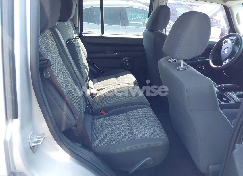 Photo 8 of 2010 Jeep Commander SPORT (VIN 1J4RG4GK2AC105232)