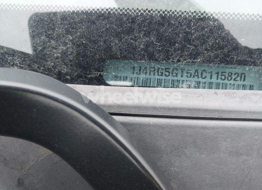 Photo 9 of 2010 Jeep Commander LIMITED (VIN 1J4RG5GT5AC115820)