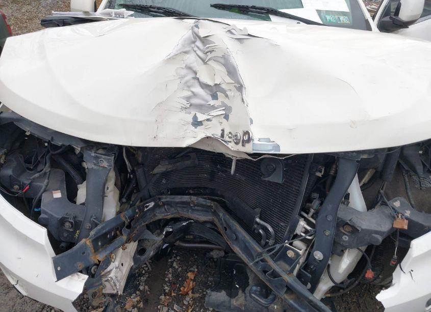 Photo 6 of 2011 Jeep Grand CHEROKEE LAREDO (VIN 1J4RR4GG0BC529564)