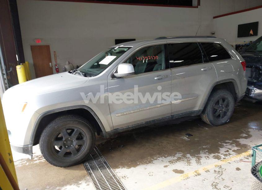 Photo 2 of 2011 Jeep Grand CHEROKEE LAREDO (VIN 1J4RR4GG1BC512725)