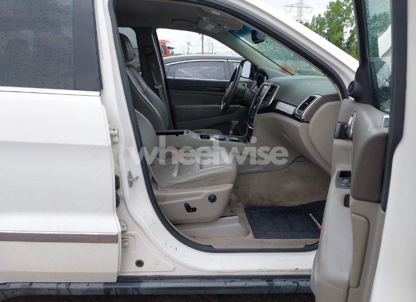 Photo 5 of 2011 Jeep Grand CHEROKEE LAREDO (VIN 1J4RR4GG1BC572827)