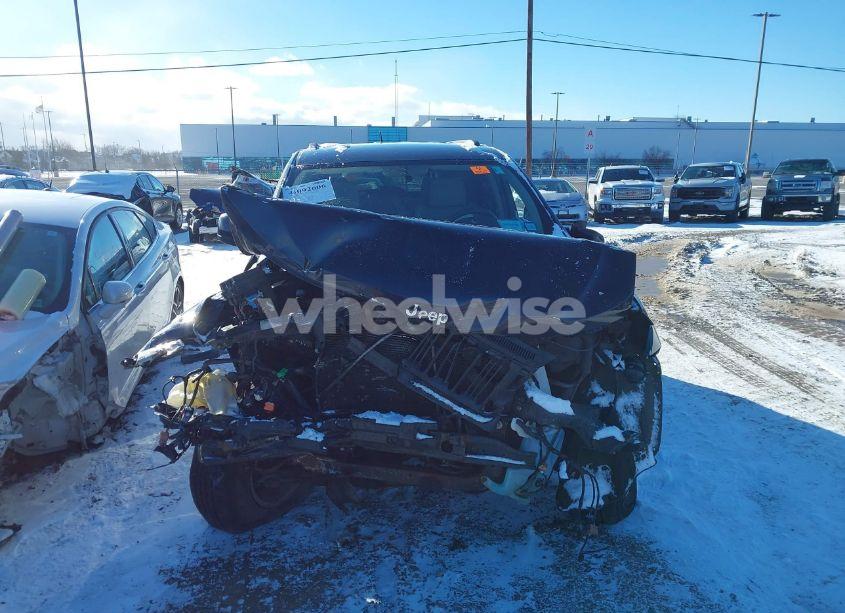 Photo 11 of 2011 Jeep Grand CHEROKEE LAREDO (VIN 1J4RR4GG2BC513009)