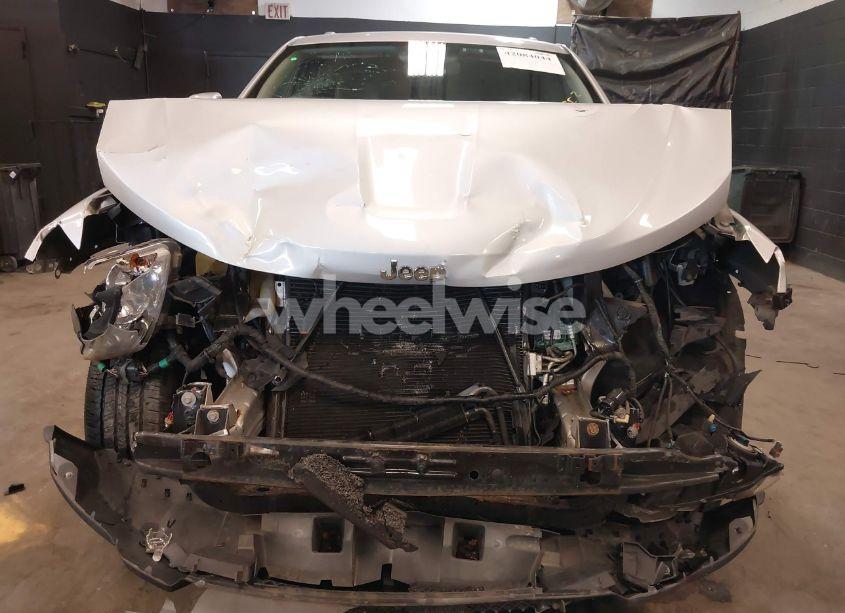 Photo 6 of 2011 Jeep Grand CHEROKEE LAREDO (VIN 1J4RR4GG4BC675904)