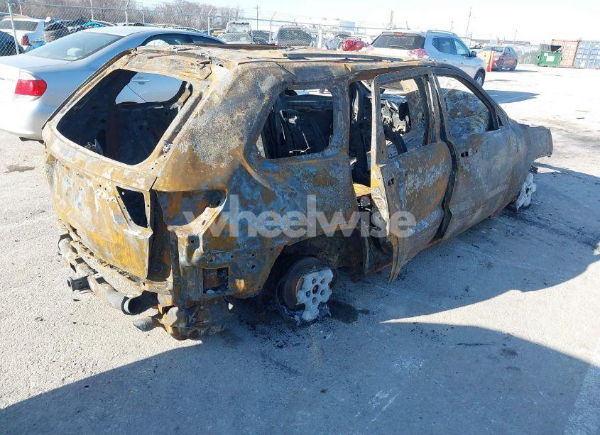 Photo 4 of 2011 Jeep Grand CHEROKEE LAREDO (VIN 1J4RR4GG5BC540589)