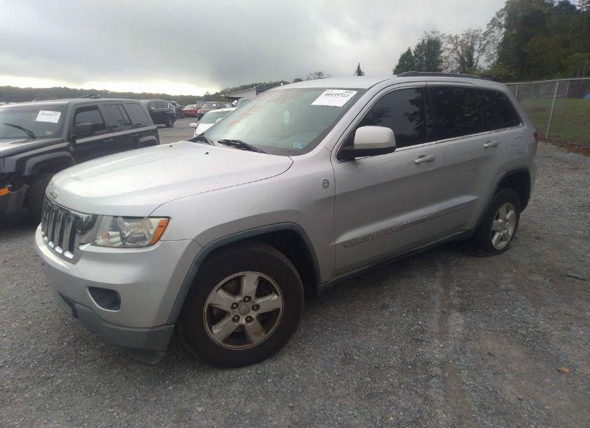 Photo 2 of 2011 Jeep Grand CHEROKEE LAREDO (VIN 1J4RR4GG6BC552640)