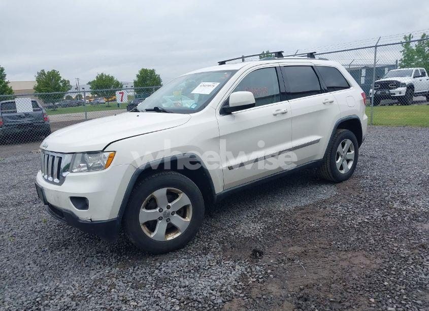 Photo 2 of 2011 Jeep Grand CHEROKEE LAREDO (VIN 1J4RR4GG6BC680943)