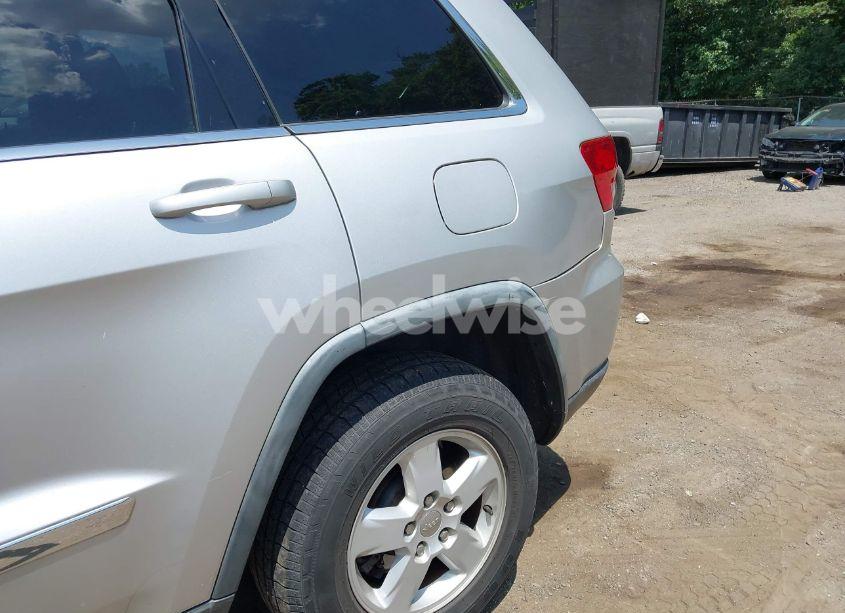 Photo 6 of 2011 Jeep Grand CHEROKEE LAREDO (VIN 1J4RR4GG8BC530722)